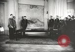 Immagine di seconda guerra mondiale alleati si incontrano a Torgau Germania, 1945, secondo 24 filmato di repertorio 65675057622