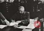Immagine di seconda guerra mondiale alleati si incontrano a Torgau Germania, 1945, secondo 44 filmato di repertorio 65675057622