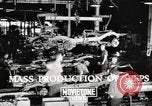 Image la production de masse des jeeps à Willys-Overland factory Toledo Ohio United States USA, 1942, de la seconde 4 séquences d'archives historiques vidéo 65675057632