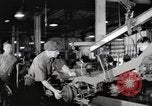Image la production de masse des jeeps à Willys-Overland factory Toledo Ohio United States USA, 1942, de la seconde 7 séquences d'archives historiques vidéo 65675057632