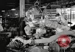 Image la production de masse des jeeps à Willys-Overland factory Toledo Ohio United States USA, 1942, de la seconde 9 séquences d'archives historiques vidéo 65675057632