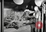 Image la production de masse des jeeps à Willys-Overland factory Toledo Ohio United States USA, 1942, de la seconde 18 séquences d'archives historiques vidéo 65675057632