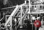 Image la production de masse des jeeps à Willys-Overland factory Toledo Ohio United States USA, 1942, de la seconde 23 séquences d'archives historiques vidéo 65675057632