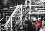Image la production de masse des jeeps à Willys-Overland factory Toledo Ohio United States USA, 1942, de la seconde 24 séquences d'archives historiques vidéo 65675057632