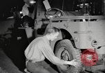 Image la production de masse des jeeps à Willys-Overland factory Toledo Ohio United States USA, 1942, de la seconde 33 séquences d'archives historiques vidéo 65675057632