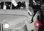 Image la production de masse des jeeps à Willys-Overland factory Toledo Ohio United States USA, 1942, de la seconde 37 séquences d'archives historiques vidéo 65675057632