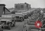 Image la production de masse des jeeps à Willys-Overland factory Toledo Ohio United States USA, 1942, de la seconde 41 séquences d'archives historiques vidéo 65675057632