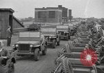 Image la production de masse des jeeps à Willys-Overland factory Toledo Ohio United States USA, 1942, de la seconde 42 séquences d'archives historiques vidéo 65675057632