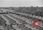 Image la production de masse des jeeps à Willys-Overland factory Toledo Ohio United States USA, 1942, de la seconde 44 séquences d'archives historiques vidéo 65675057632