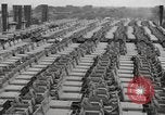 Image la production de masse des jeeps à Willys-Overland factory Toledo Ohio United States USA, 1942, de la seconde 46 séquences d'archives historiques vidéo 65675057632