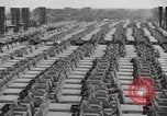 Image la production de masse des jeeps à Willys-Overland factory Toledo Ohio United States USA, 1942, de la seconde 48 séquences d'archives historiques vidéo 65675057632