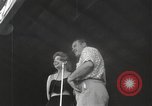 Immagine di Bob Hope Kwajalein Island Isole Marshall, 1944, secondo 56 filmato di repertorio 65675057642