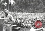 Standbild amerikanischen Entertainer Bougainville Island Papua Neu Guinea, 1944, aus Sekunde 18 historischem Filmmaterial Videoclip 65675057648