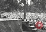 Standbild amerikanischen Entertainer Bougainville Island Papua Neu Guinea, 1944, aus Sekunde 22 historischem Filmmaterial Videoclip 65675057648