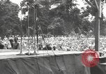 Standbild amerikanischen Entertainer Bougainville Island Papua Neu Guinea, 1944, aus Sekunde 25 historischem Filmmaterial Videoclip 65675057648