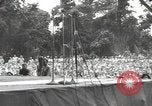 Standbild amerikanischen Entertainer Bougainville Island Papua Neu Guinea, 1944, aus Sekunde 27 historischem Filmmaterial Videoclip 65675057648