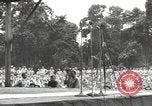 Standbild amerikanischen Entertainer Bougainville Island Papua Neu Guinea, 1944, aus Sekunde 31 historischem Filmmaterial Videoclip 65675057648