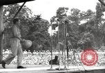 Standbild amerikanischen Entertainer Bougainville Island Papua Neu Guinea, 1944, aus Sekunde 38 historischem Filmmaterial Videoclip 65675057648