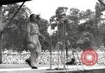 Standbild amerikanischen Entertainer Bougainville Island Papua Neu Guinea, 1944, aus Sekunde 39 historischem Filmmaterial Videoclip 65675057648
