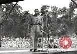 Standbild amerikanischen Entertainer Bougainville Island Papua Neu Guinea, 1944, aus Sekunde 44 historischem Filmmaterial Videoclip 65675057648