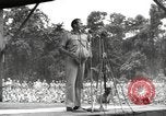 Standbild amerikanischen Entertainer Bougainville Island Papua Neu Guinea, 1944, aus Sekunde 45 historischem Filmmaterial Videoclip 65675057648