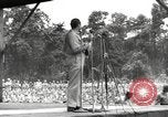 Standbild amerikanischen Entertainer Bougainville Island Papua Neu Guinea, 1944, aus Sekunde 46 historischem Filmmaterial Videoclip 65675057648