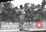 Standbild amerikanischen Entertainer Bougainville Island Papua Neu Guinea, 1944, aus Sekunde 53 historischem Filmmaterial Videoclip 65675057648