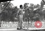 Standbild amerikanischen Entertainer Bougainville Island Papua Neu Guinea, 1944, aus Sekunde 57 historischem Filmmaterial Videoclip 65675057648