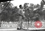 Standbild amerikanischen Entertainer Bougainville Island Papua Neu Guinea, 1944, aus Sekunde 60 historischem Filmmaterial Videoclip 65675057648