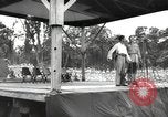 Standbild amerikanischen Entertainer Bougainville Island Papua Neu Guinea, 1944, aus Sekunde 8 historischem Filmmaterial Videoclip 65675057649