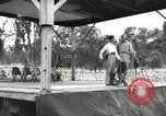 Standbild amerikanischen Entertainer Bougainville Island Papua Neu Guinea, 1944, aus Sekunde 10 historischem Filmmaterial Videoclip 65675057649