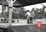 Standbild amerikanischen Entertainer Bougainville Island Papua Neu Guinea, 1944, aus Sekunde 11 historischem Filmmaterial Videoclip 65675057649
