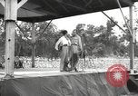 Standbild amerikanischen Entertainer Bougainville Island Papua Neu Guinea, 1944, aus Sekunde 15 historischem Filmmaterial Videoclip 65675057649