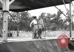Standbild amerikanischen Entertainer Bougainville Island Papua Neu Guinea, 1944, aus Sekunde 19 historischem Filmmaterial Videoclip 65675057649