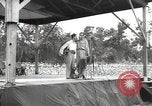 Standbild amerikanischen Entertainer Bougainville Island Papua Neu Guinea, 1944, aus Sekunde 20 historischem Filmmaterial Videoclip 65675057649