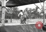 Standbild amerikanischen Entertainer Bougainville Island Papua Neu Guinea, 1944, aus Sekunde 21 historischem Filmmaterial Videoclip 65675057649