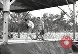 Standbild amerikanischen Entertainer Bougainville Island Papua Neu Guinea, 1944, aus Sekunde 24 historischem Filmmaterial Videoclip 65675057649