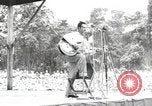 Standbild amerikanischen Entertainer Bougainville Island Papua Neu Guinea, 1944, aus Sekunde 25 historischem Filmmaterial Videoclip 65675057649