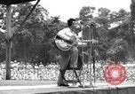 Standbild amerikanischen Entertainer Bougainville Island Papua Neu Guinea, 1944, aus Sekunde 28 historischem Filmmaterial Videoclip 65675057649