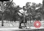 Standbild amerikanischen Entertainer Bougainville Island Papua Neu Guinea, 1944, aus Sekunde 30 historischem Filmmaterial Videoclip 65675057649