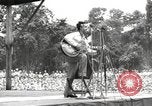 Standbild amerikanischen Entertainer Bougainville Island Papua Neu Guinea, 1944, aus Sekunde 31 historischem Filmmaterial Videoclip 65675057649