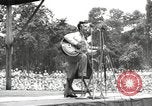 Standbild amerikanischen Entertainer Bougainville Island Papua Neu Guinea, 1944, aus Sekunde 35 historischem Filmmaterial Videoclip 65675057649