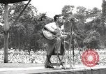 Standbild amerikanischen Entertainer Bougainville Island Papua Neu Guinea, 1944, aus Sekunde 36 historischem Filmmaterial Videoclip 65675057649