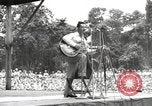 Standbild amerikanischen Entertainer Bougainville Island Papua Neu Guinea, 1944, aus Sekunde 38 historischem Filmmaterial Videoclip 65675057649
