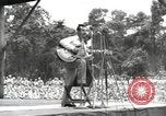 Standbild amerikanischen Entertainer Bougainville Island Papua Neu Guinea, 1944, aus Sekunde 43 historischem Filmmaterial Videoclip 65675057649