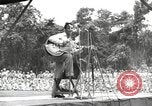 Standbild amerikanischen Entertainer Bougainville Island Papua Neu Guinea, 1944, aus Sekunde 47 historischem Filmmaterial Videoclip 65675057649
