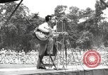 Standbild amerikanischen Entertainer Bougainville Island Papua Neu Guinea, 1944, aus Sekunde 51 historischem Filmmaterial Videoclip 65675057649