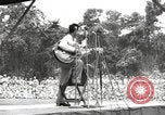 Standbild amerikanischen Entertainer Bougainville Island Papua Neu Guinea, 1944, aus Sekunde 52 historischem Filmmaterial Videoclip 65675057649