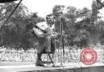Standbild amerikanischen Entertainer Bougainville Island Papua Neu Guinea, 1944, aus Sekunde 55 historischem Filmmaterial Videoclip 65675057649