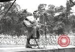 Standbild amerikanischen Entertainer Bougainville Island Papua Neu Guinea, 1944, aus Sekunde 59 historischem Filmmaterial Videoclip 65675057649